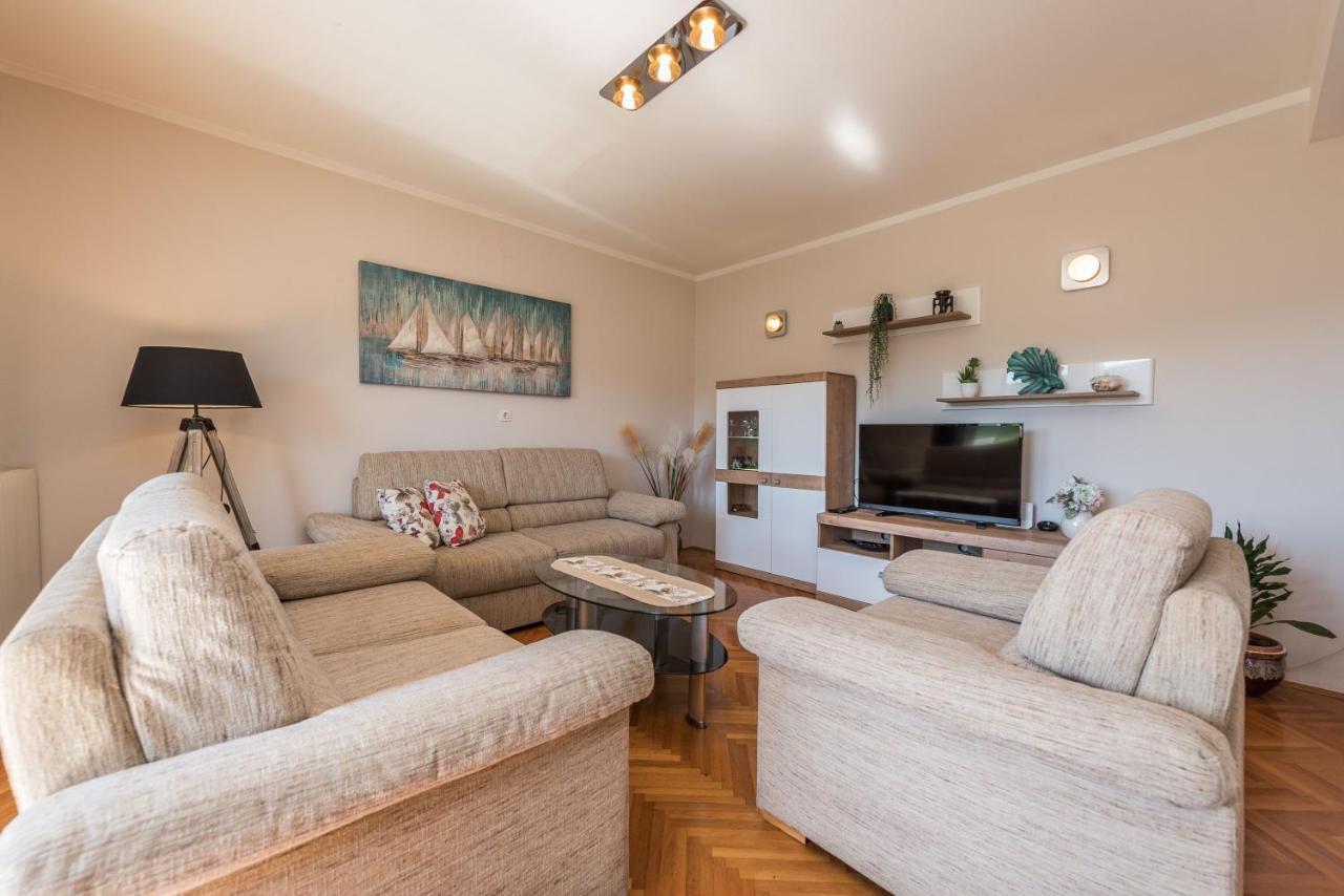 Stedi Apartment Lukoran エクステリア 写真
